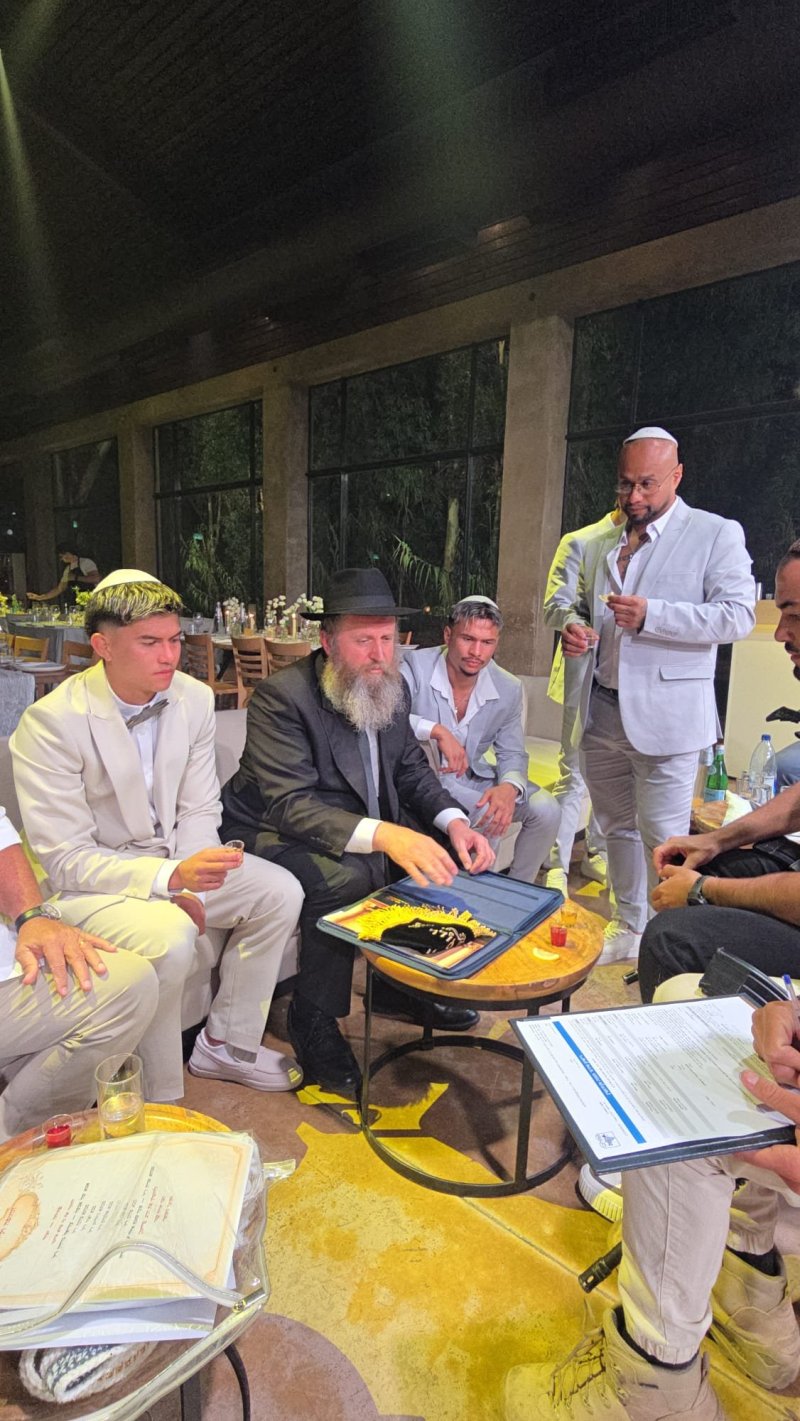 טליה אלוש