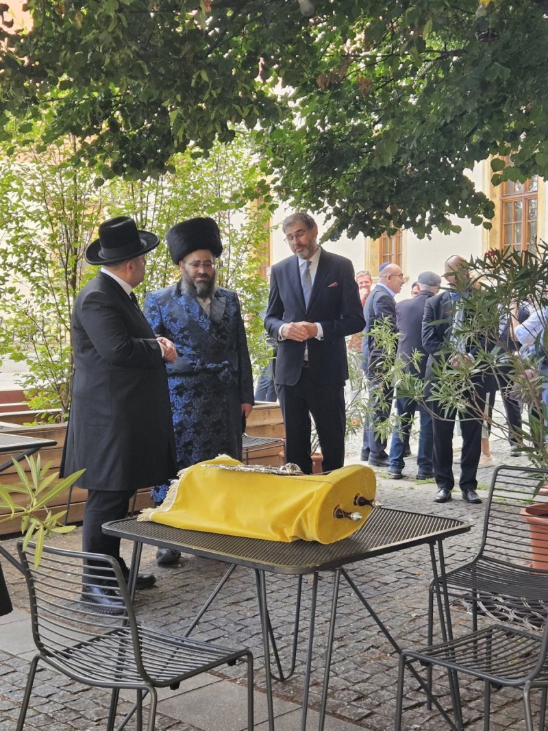 זאב וקסברגר, אביגיל טיילור, דניאל סוקופ
