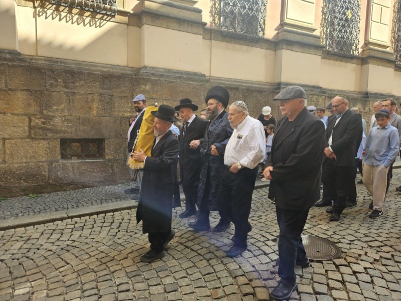 זאב וקסברגר, אביגיל טיילור, דניאל סוקופ