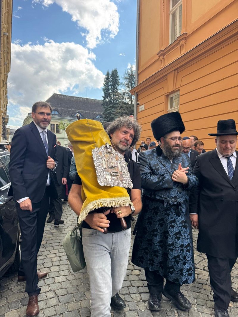 זאב וקסברגר, אביגיל טיילור, דניאל סוקופ
