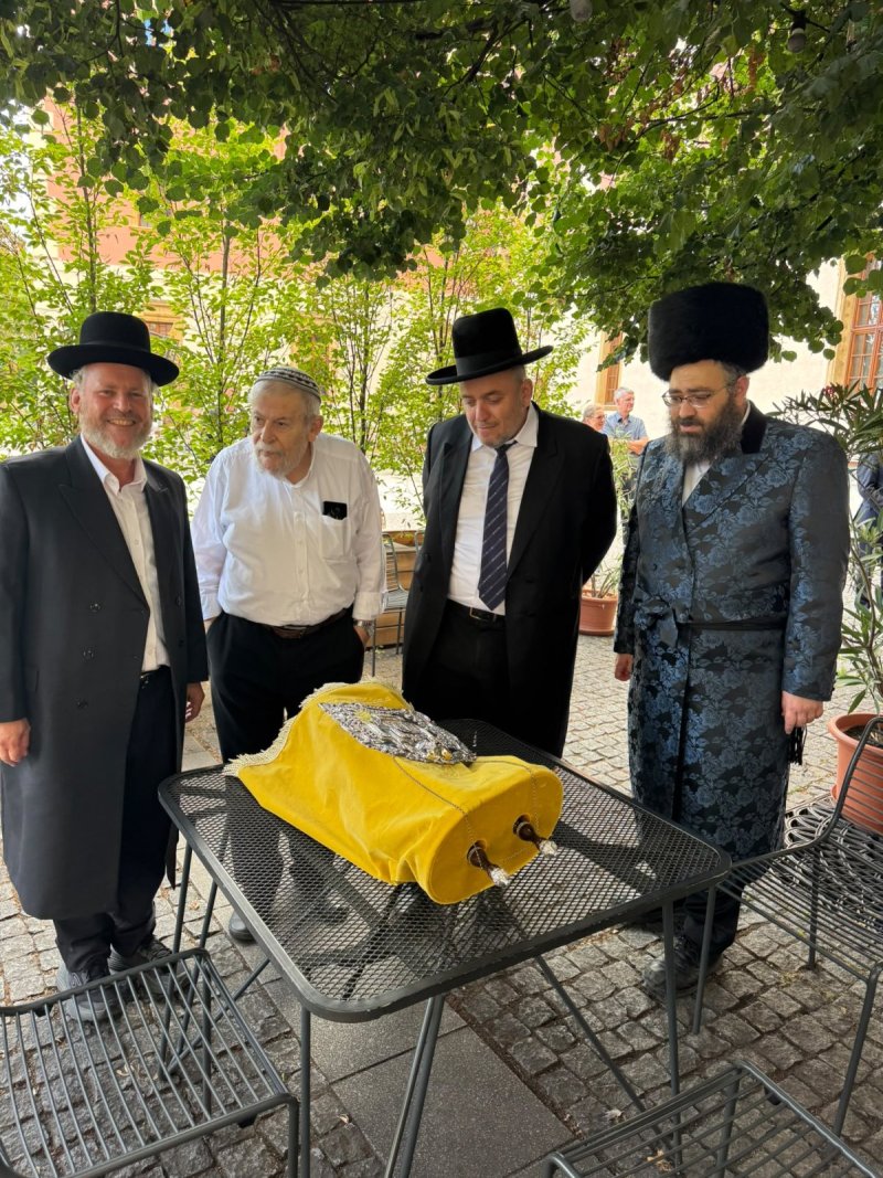 זאב וקסברגר, אביגיל טיילור, דניאל סוקופ