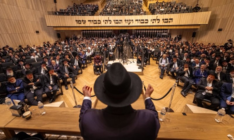 עצרת אלפים במקסיקו: מסע גדולי ישראל למען "קרן עולם התורה" נמשך
