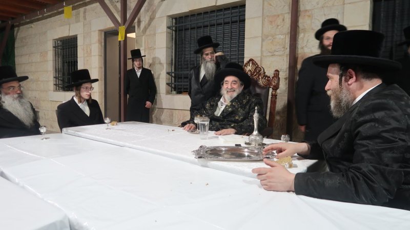באדיבות המצלם