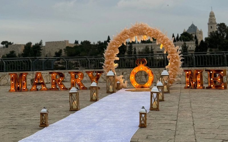 אדם וחווה הפקת הצעות נישואין