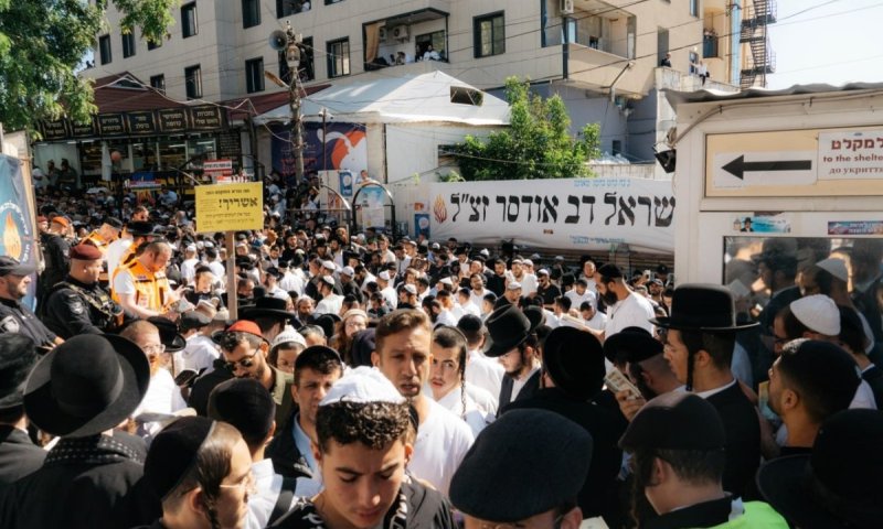 "שוב משאירים אותנו ללא מענה": חרדה בקרב חסידי ברסלב מביטול הטיסות לאומן