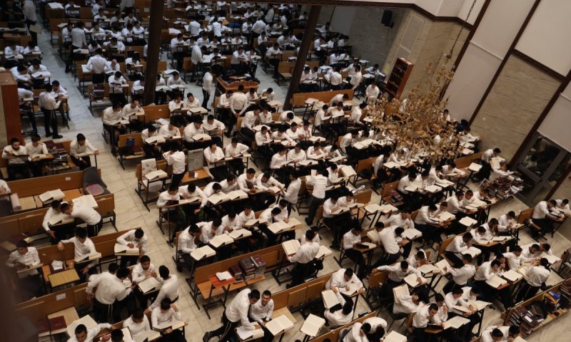 תנופת שיא ברכסים: כ-900 בחורים פתחו את זמן אלול בהיכל הישיבה