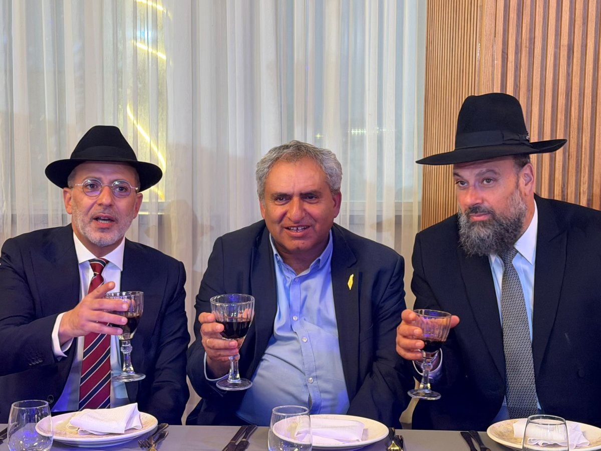 באדיבות המצלם
