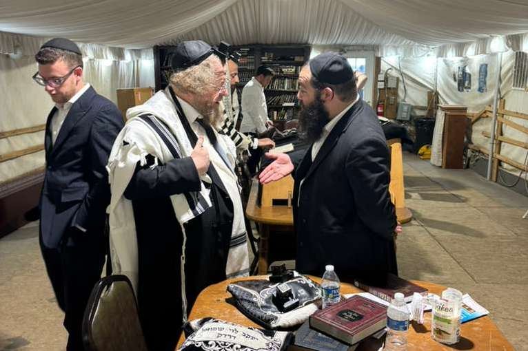 באדיבות המצלם