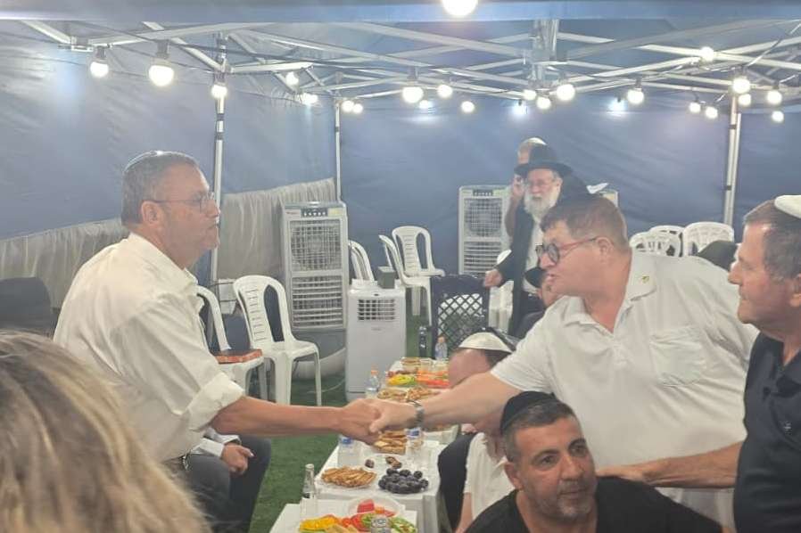 באדיבות המצלם