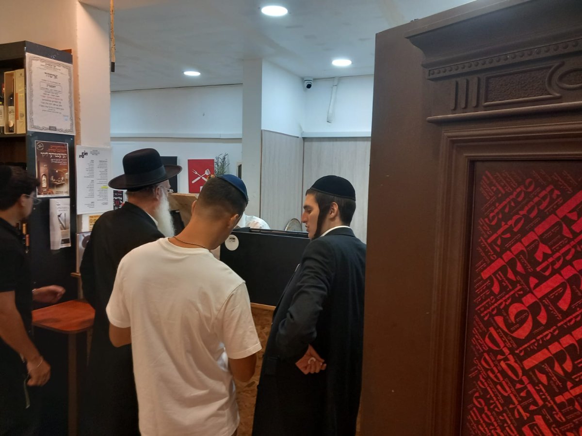 באדיבות המצלם