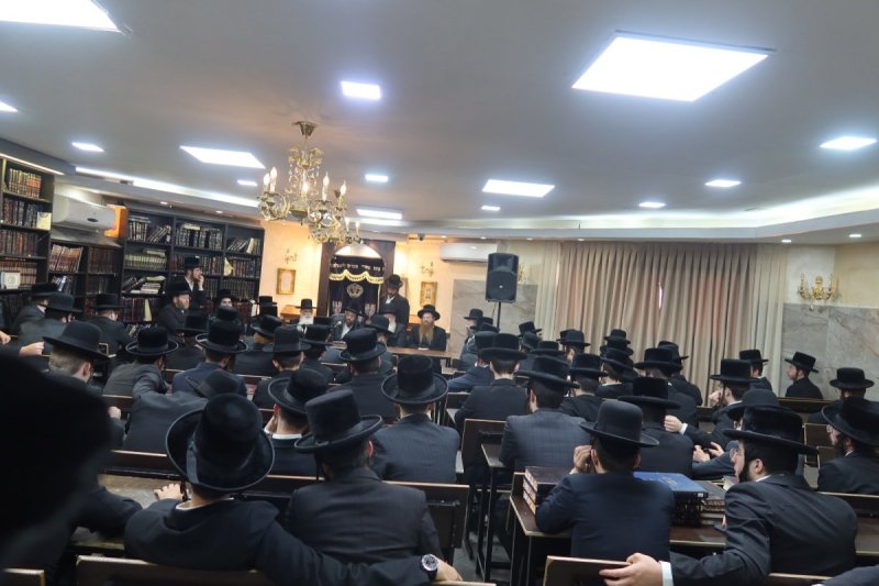 באדיבות המצלם