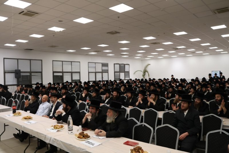 באדיבות המצלם