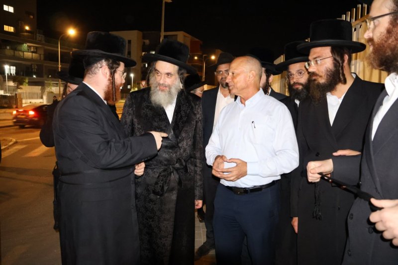 באדיבות המצלם