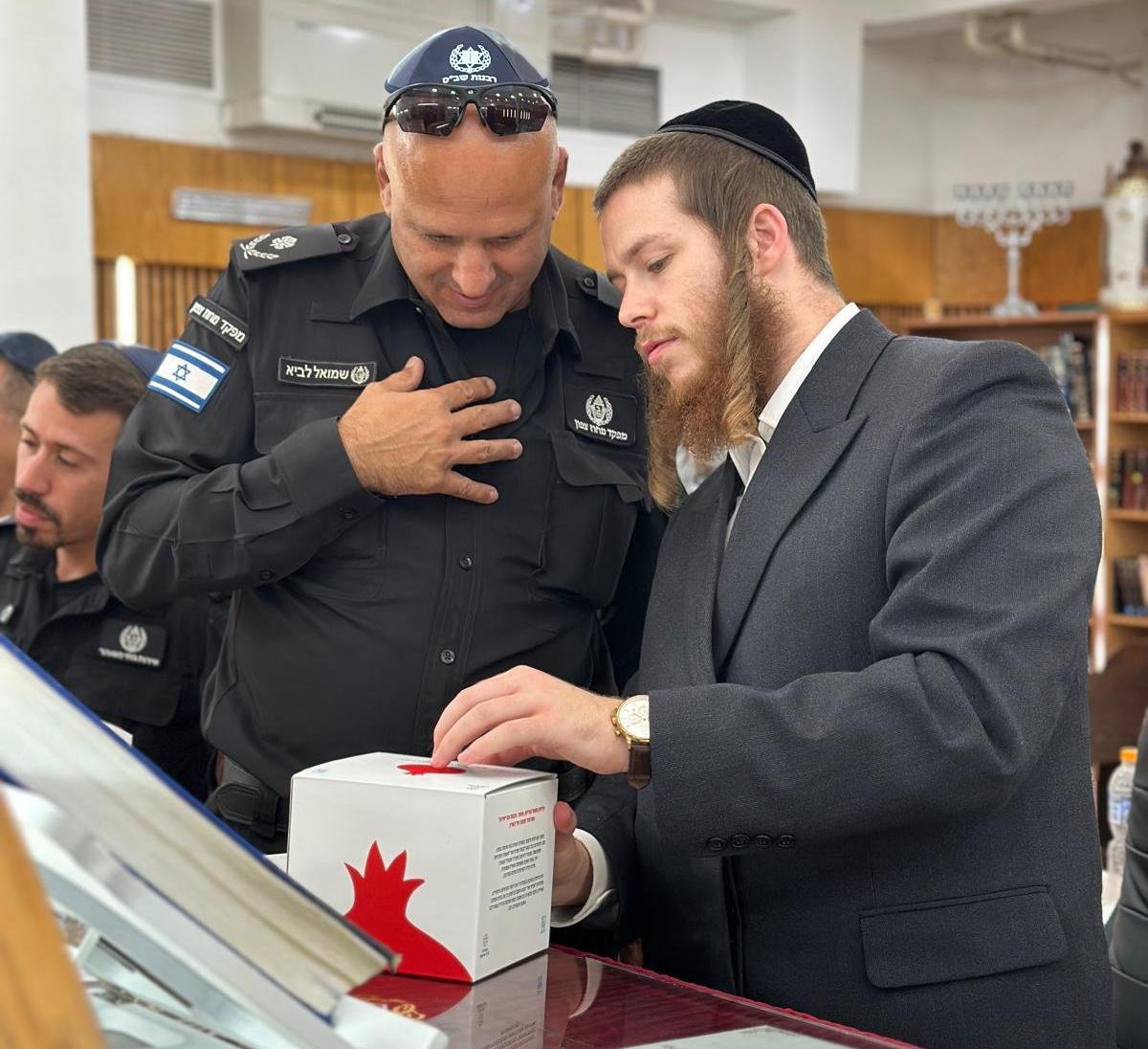 באדיבות המצלם