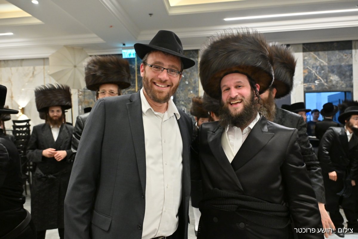 באדיבות המצלם