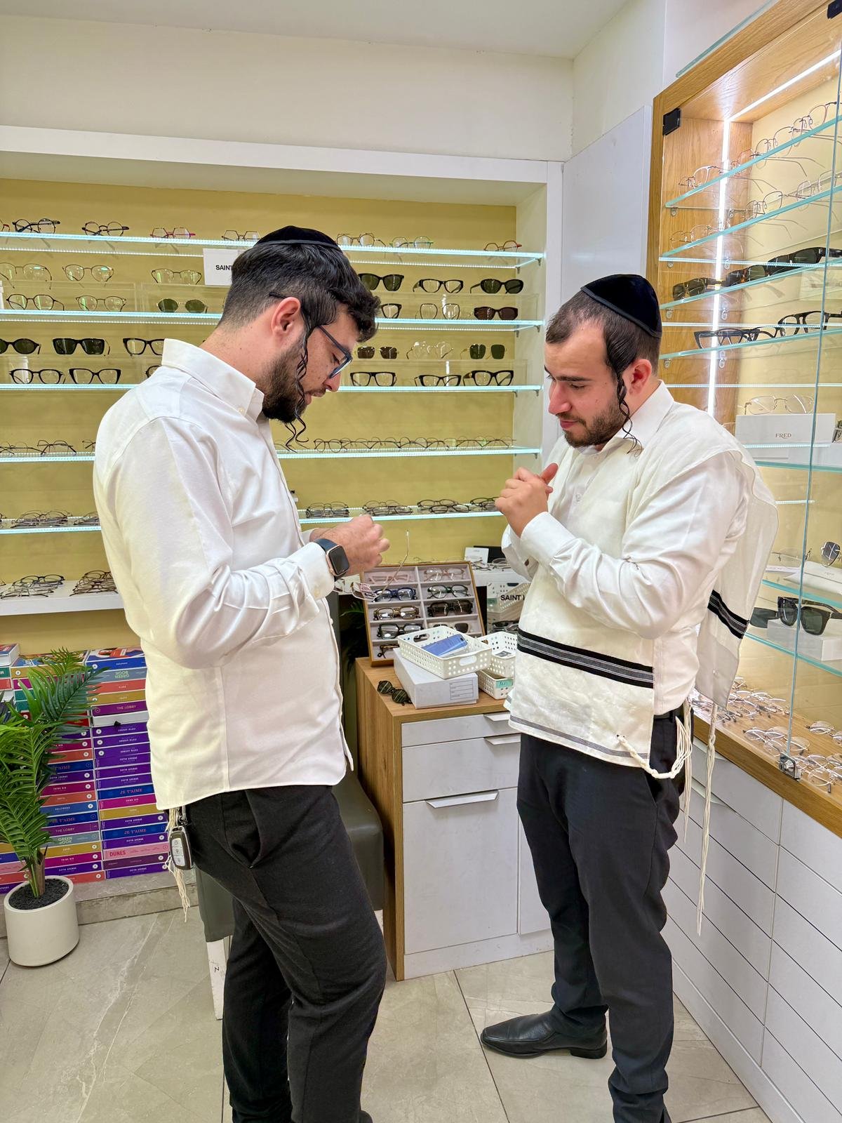באדיבות המצלם