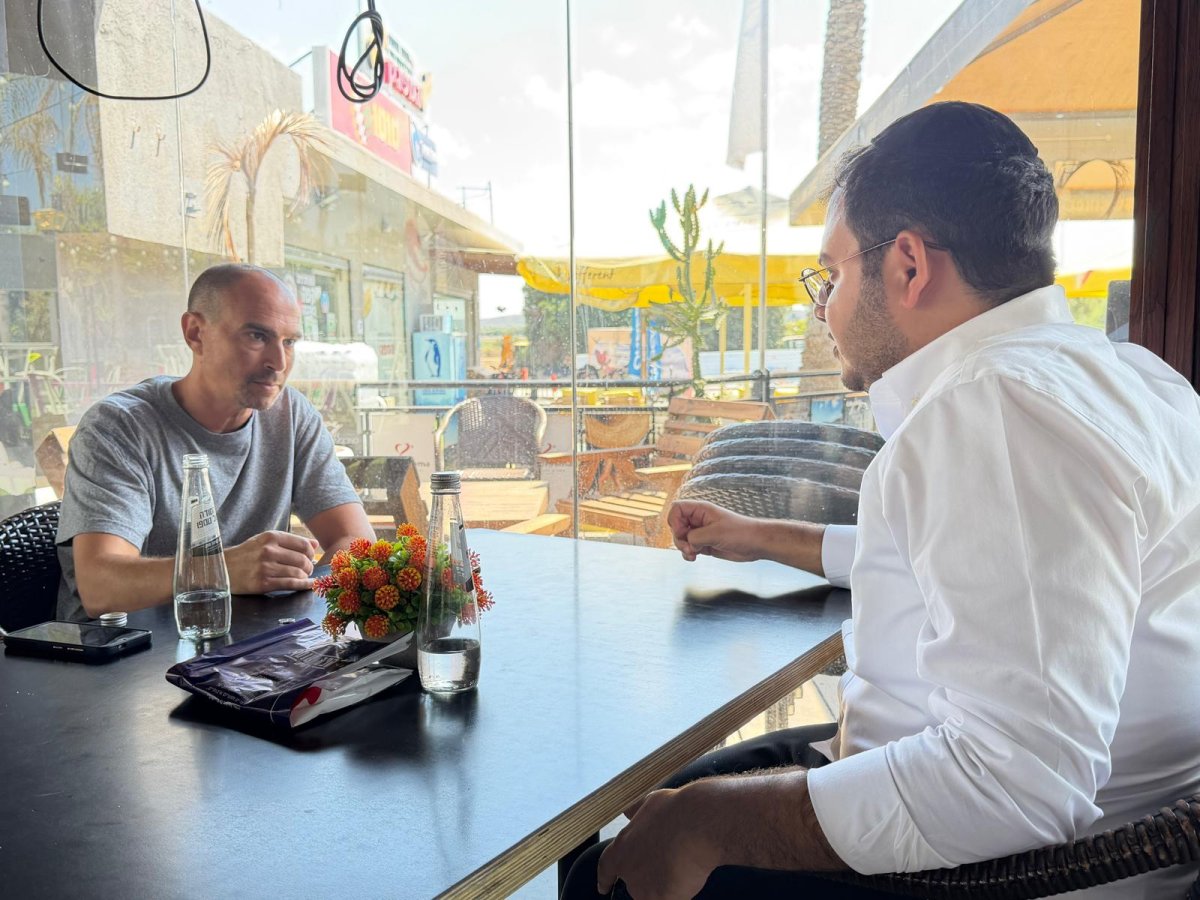 באדיבות המצלם