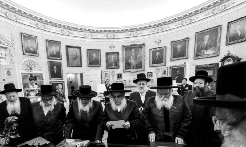 תפילה בחדר הסגלגל ופגישה בארבע עיניים: גדולי האדמו"רים אצל הנשיא טראמפ