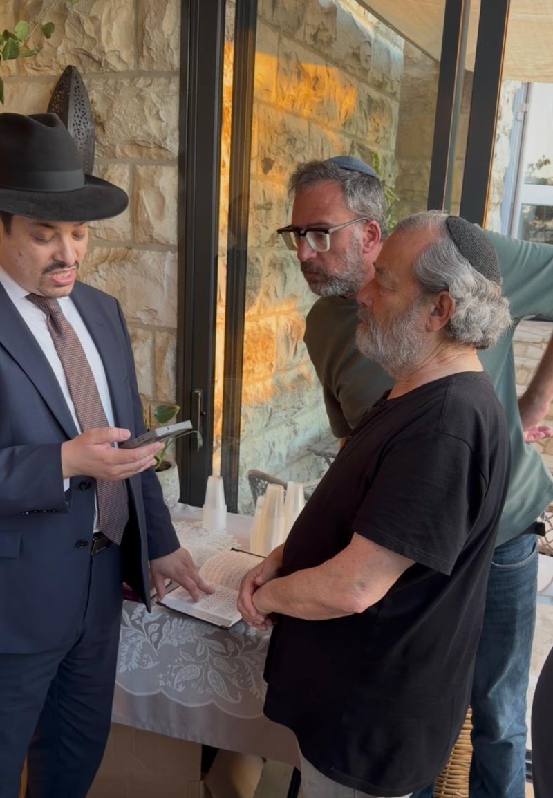 באדיבות המצלם