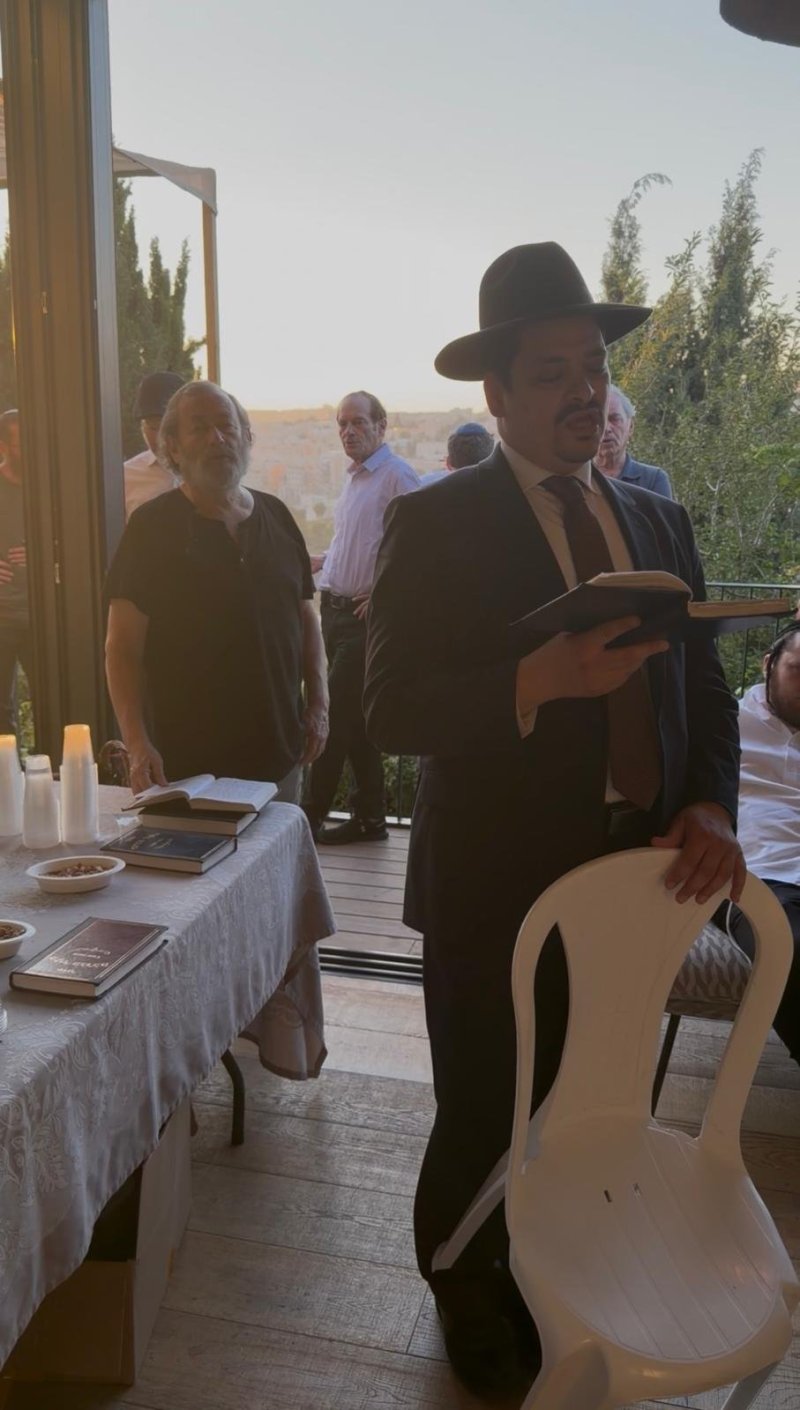 באדיבות המצלם