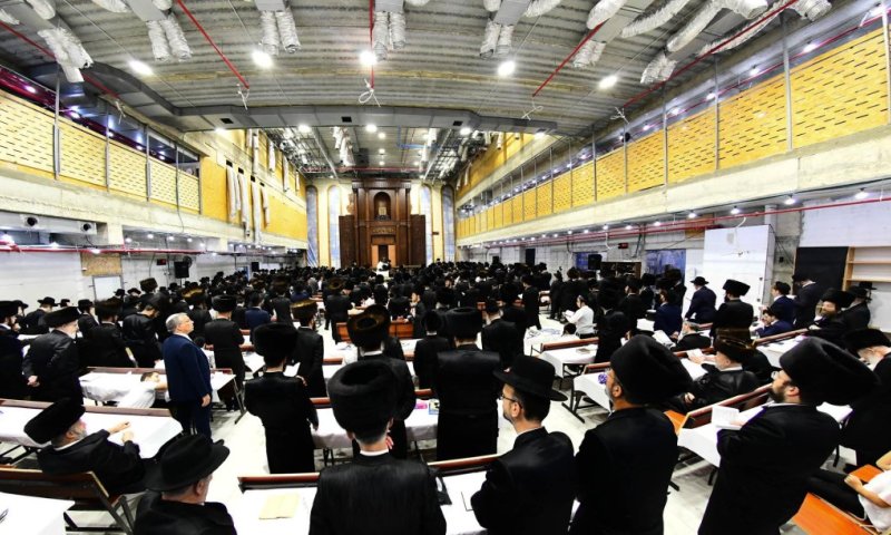 בליל הסליחות הראשונות: חסידי מודז'יץ חזו בארון הקודש המפואר