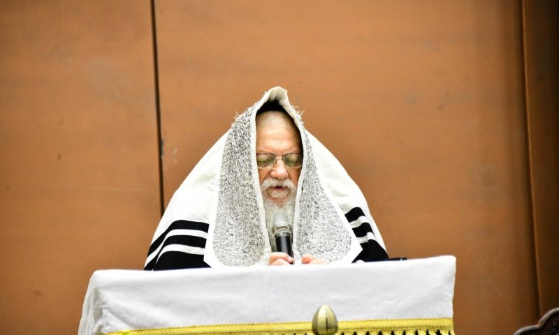 דאגה בליל החג: האדמו"ר ממודז'יץ פונה לבית החולים ושב להתפלל לפני התיבה