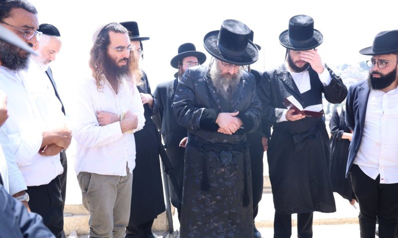 סוד ההכתרה נחשף: מפגש דרמטי בדלתיים סגורות והכרזה מרטיטה בהר הזיתים
