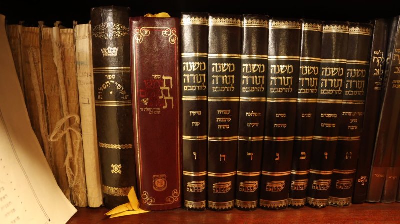 מרדכי לובעצקי פריז