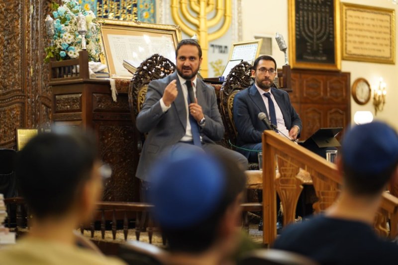 באדיבות המצלם