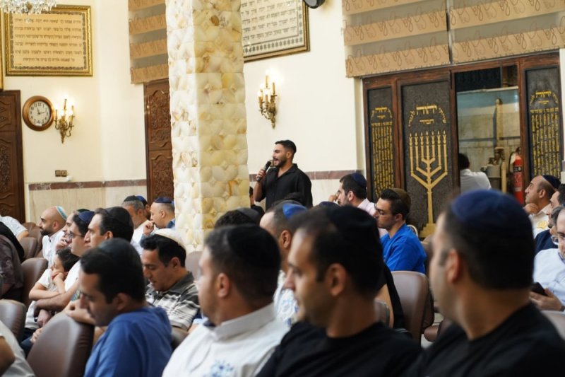 באדיבות המצלם