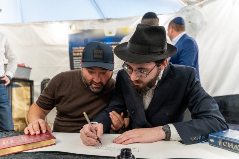 מענדי מור יוסף