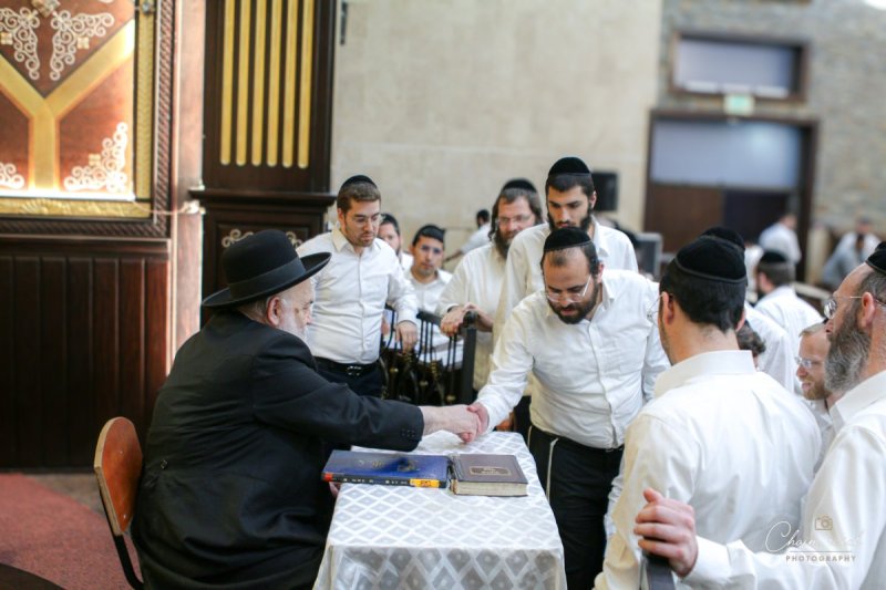 באדיבות המצלם