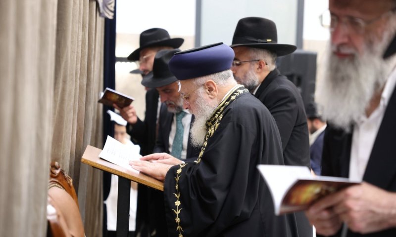 הראש"ל הגר"י יוסף בבית שמש: שיעור הלכתי וסליחות ברוב עם