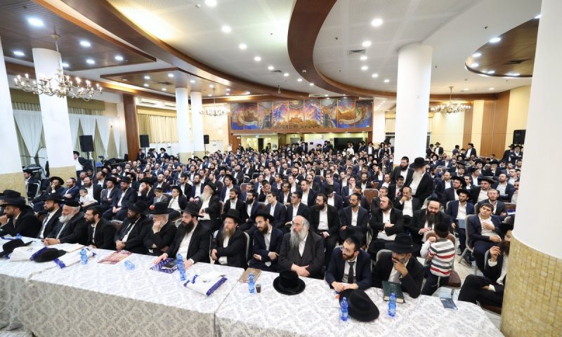 גדולי הדור במעמד הכנה לימים הנוראים בבני ברק לאברכי 'עטרת גבריאל'