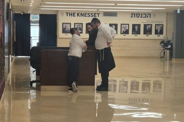 באדיבות המצלם