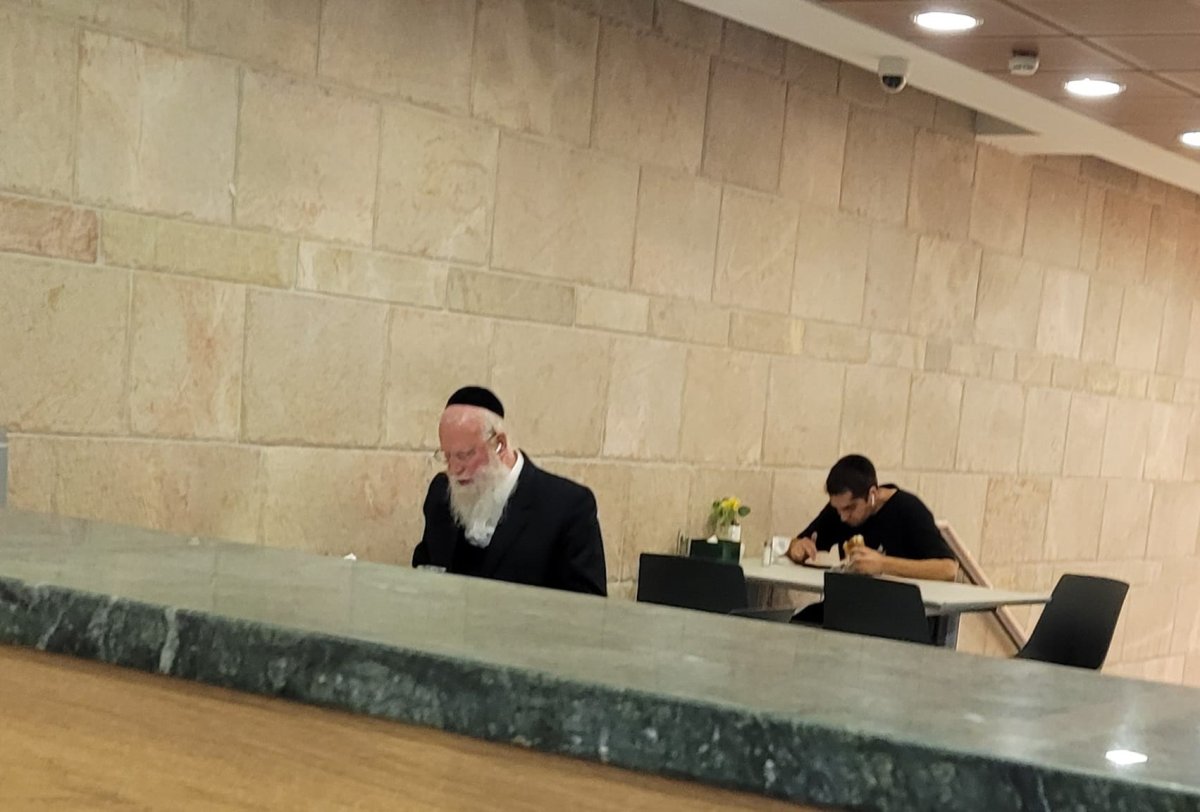 באדיבות המצלם