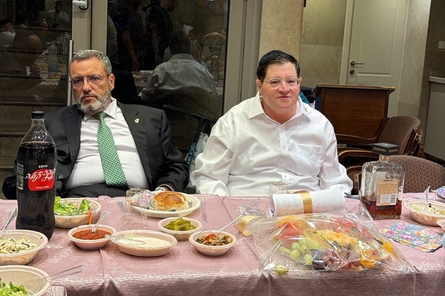 באדיבות המצלם