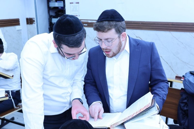 בצליל ובזמר הפקות