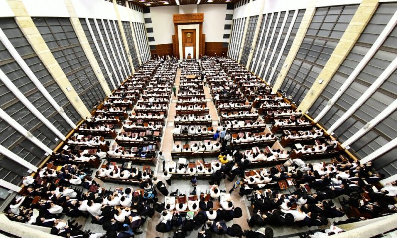 מנהיג עולם התורה הגרמ"ה הירש במשא התשובה בישיבת מיר ברכפלד