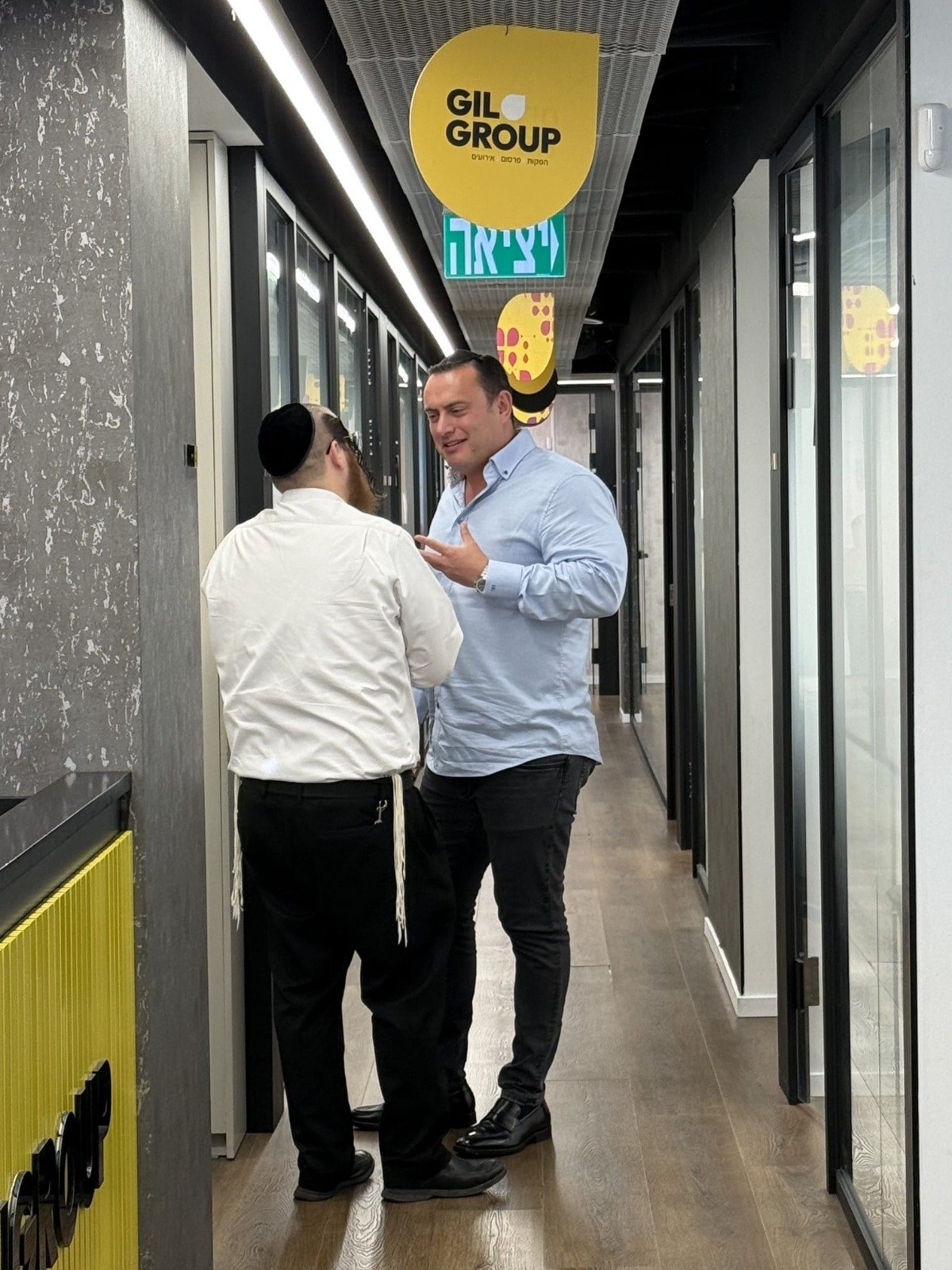 באדיבות המצלם