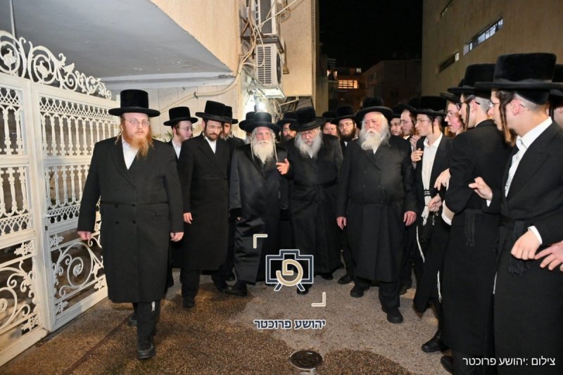 באדיבות המצלם