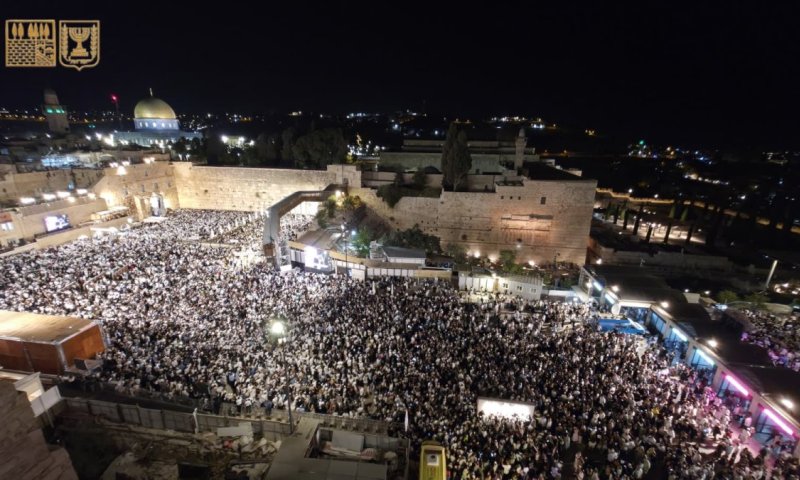 שידור חי: מאות אלפים במעמד הסליחות האחרון בכותל המערבי עם ראש הממשלה