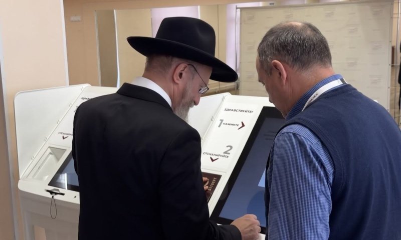 הרב הראשי הצביע: מיליונים בוחרים את חברי הפרלמנט ברוסיה