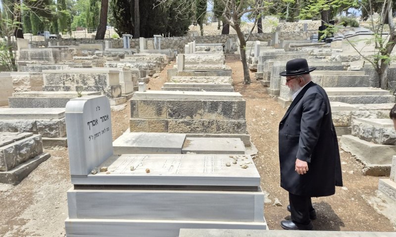גם אחרי 21 שנים: זקן רבני צרפת הגיע לישראל לאזכרת אמו