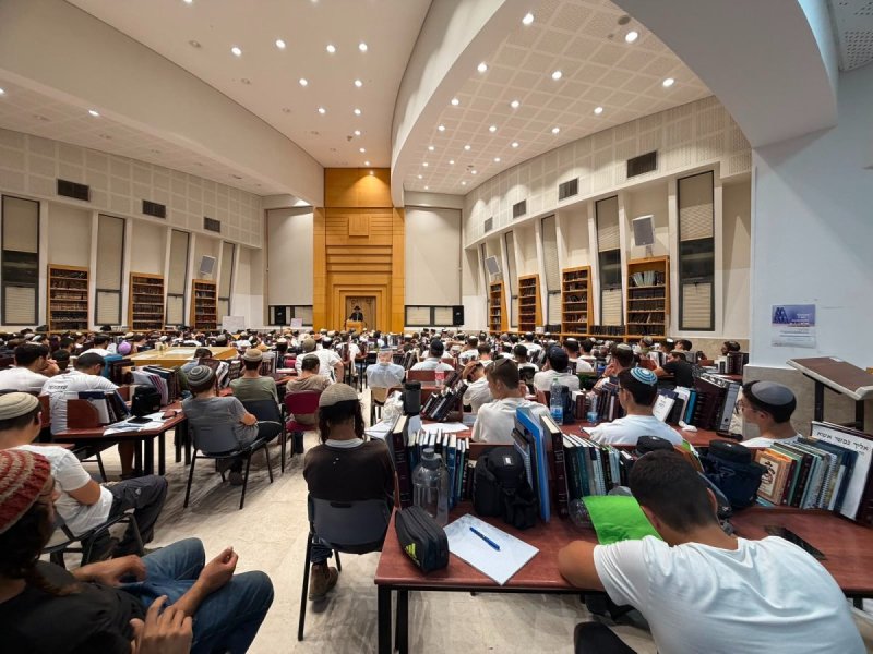 באדיבות המצלם