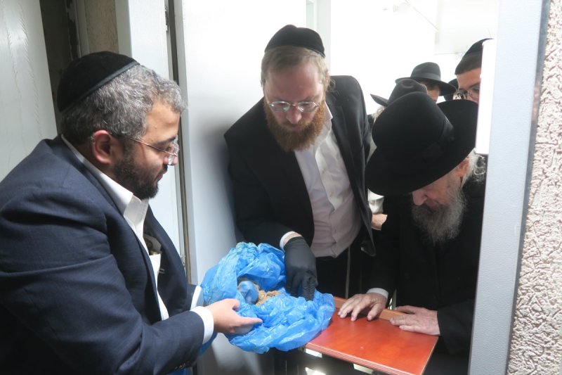 מ. אדלר