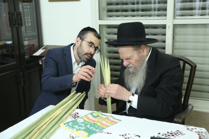 יחצ
