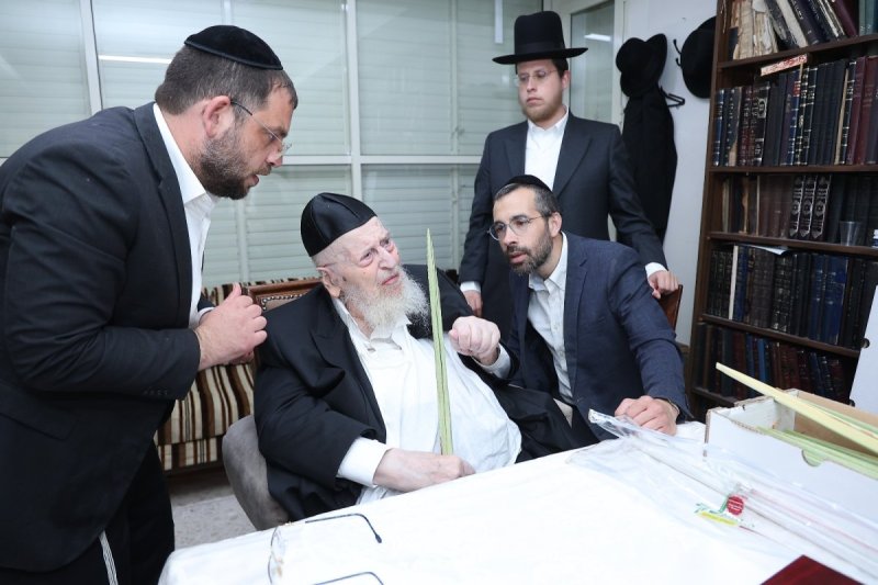 יחצ