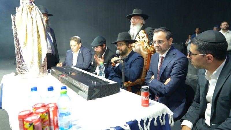 באדיבות המצלם