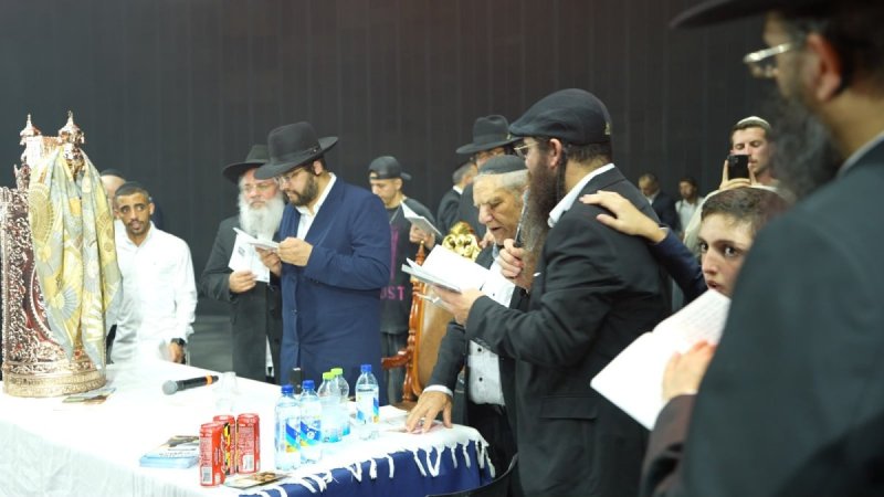 באדיבות המצלם